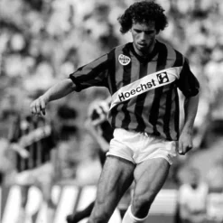 Eintracht Frankfurt 1990 - 91 Retro Voetbalshirt
